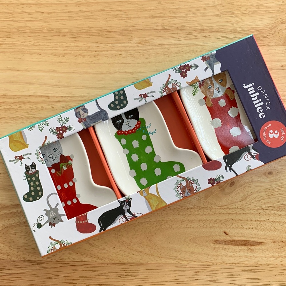 Danica jubilee Meowy Christmas  Set of 3 shaped dishes. Cats in stockings